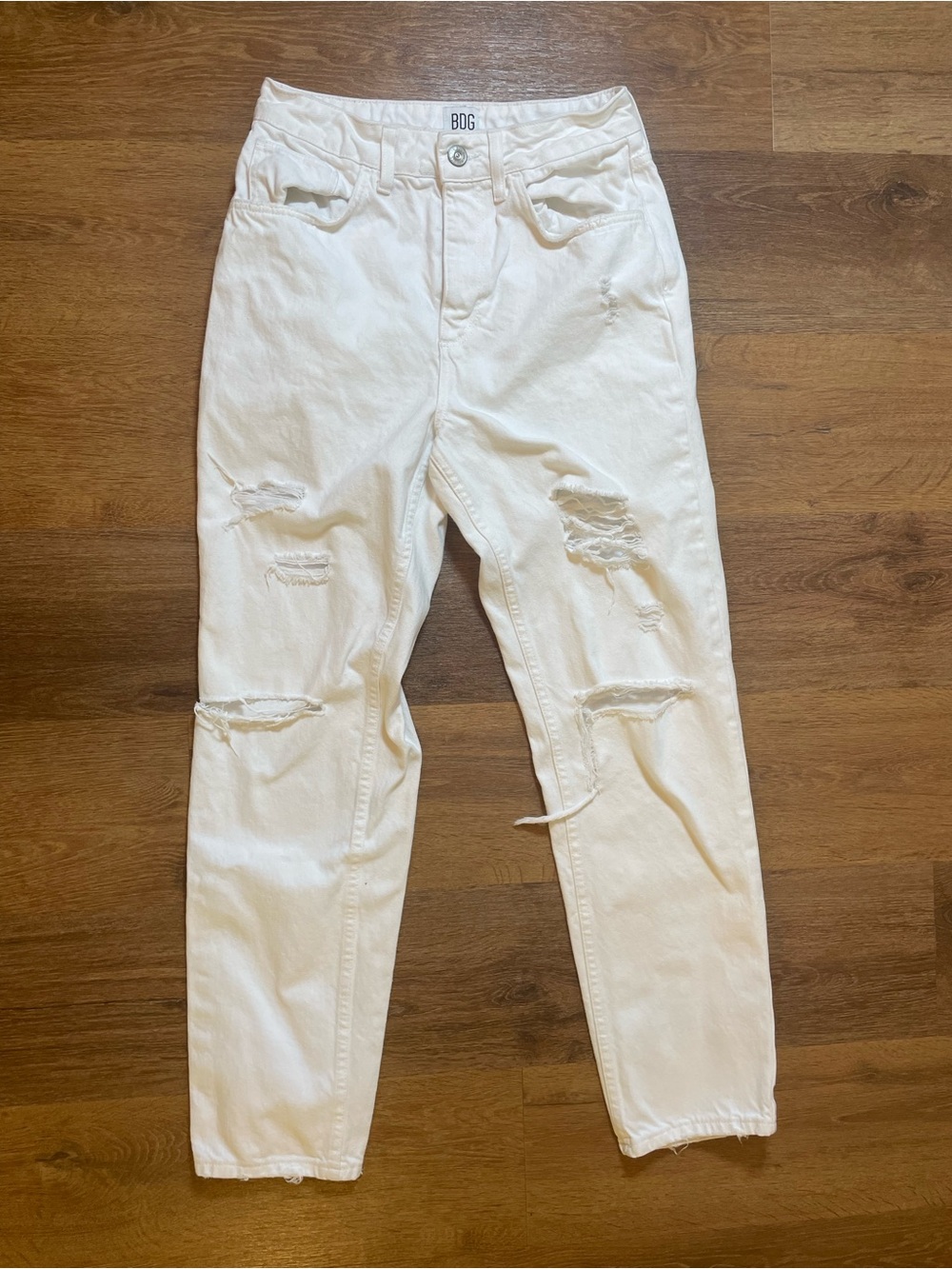 BDG White 100% Cotton White Ripped Distressed High Waisted Mom Jeans W28 L32